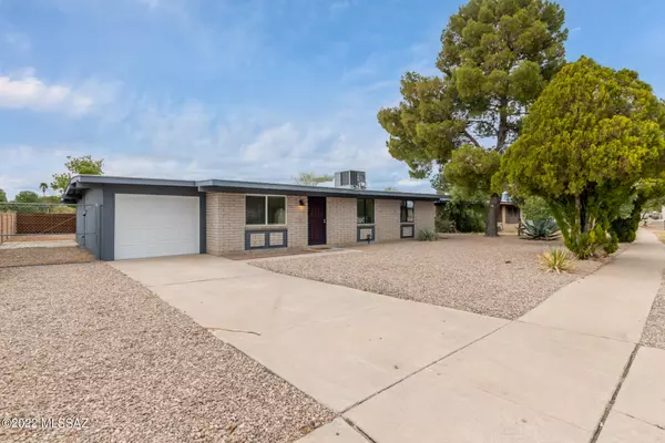 3888 S Queen Palm Drive,  Tucson,  AZ 85730