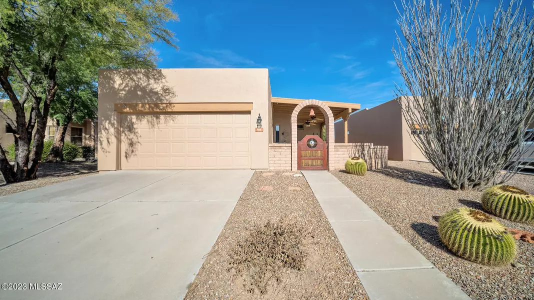 974 W Blue Fox Road, Green Valley, AZ 85614