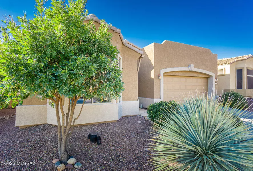 627 W Moorwood Street, Green Valley, AZ 85614