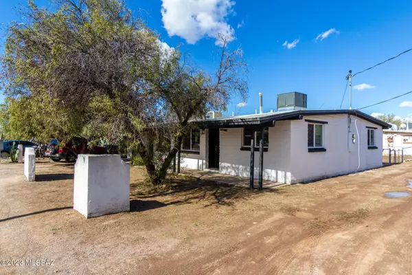 221 E Roger Road,  Tucson,  AZ 85705