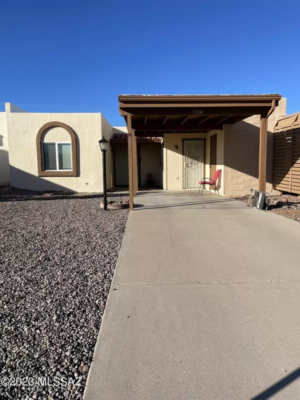 1314 S Desert Meadows Circle, Green Valley, AZ 85614