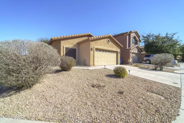 1057 E Lyle Canyon Drive, Sahuarita, AZ 85629