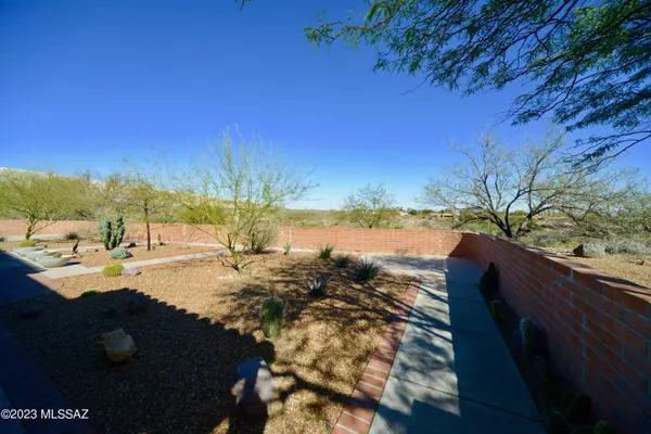 Green Valley, AZ 85622,1810 W Camino Urbano