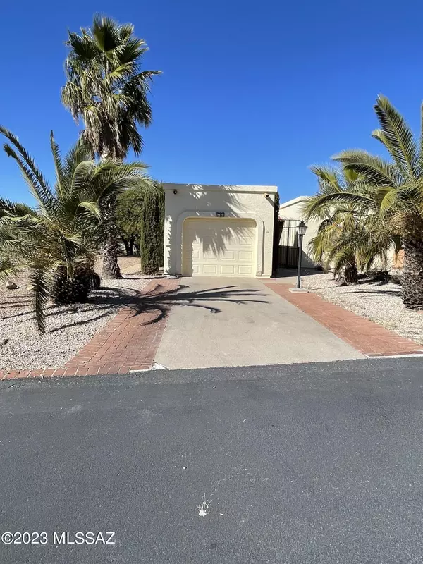 1530 W Camino Calderon, Green Valley, AZ 85622