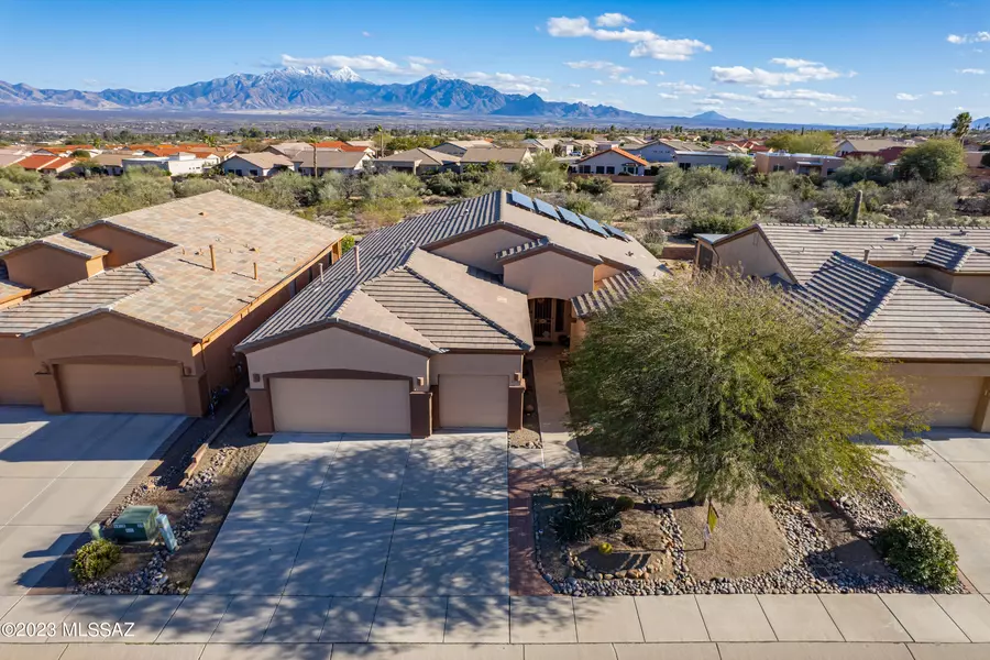 1071 W Mountain Nugget Drive, Green Valley, AZ 85614