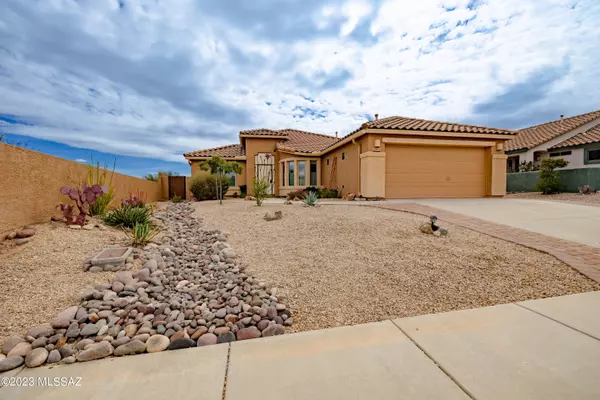 1013 W Placita Vargas, Green Valley, AZ 85614