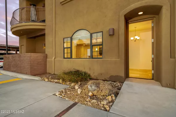 2010 E River Road #103, Tucson, AZ 85718