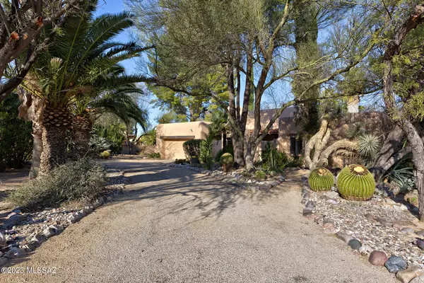 130 W Calle Mccleary, Green Valley, AZ 85614