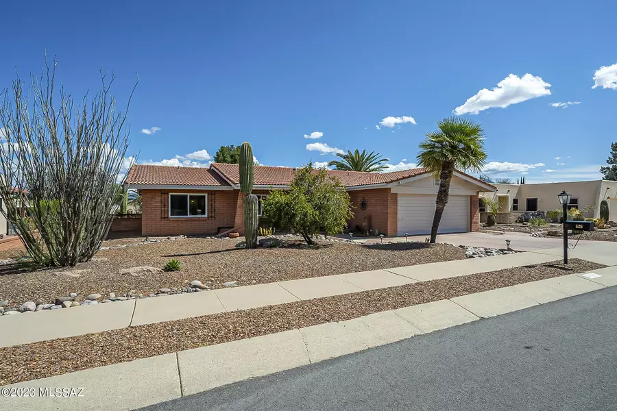 626 N Paseo Rico, Green Valley, AZ 85614