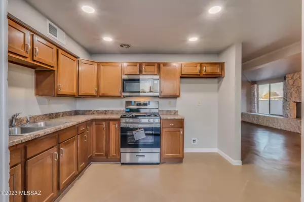 7084 S Leary Drive, Tucson, AZ 85756