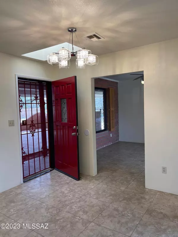 Tucson, AZ 85745,1648 N Horseshoe Trail