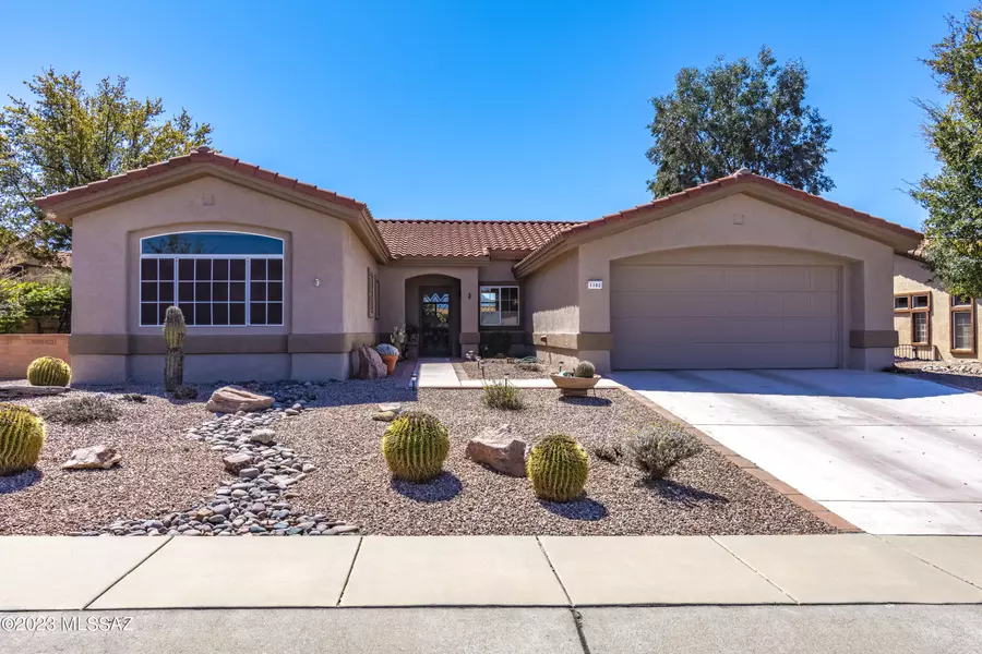 1102 E Versailles Drive, Oro Valley, AZ 85755