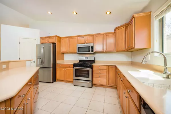 385 N Rustlers Canyon Drive, Sahuarita, AZ 85629