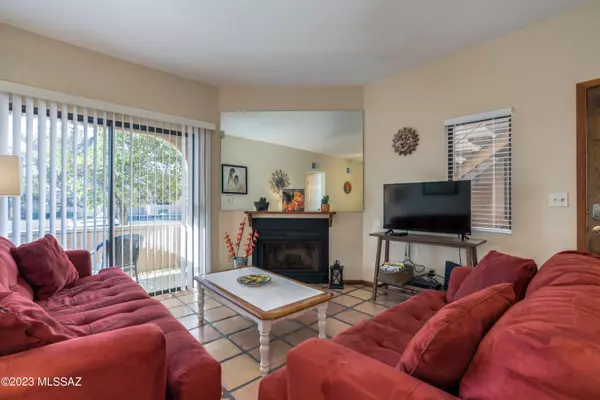 5750 N Camino Esplendora  #108, Tucson, AZ 85718