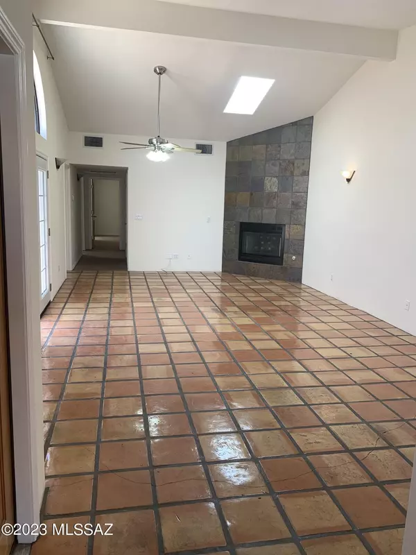 Nogales, AZ 85621,325 W Santa Barbara