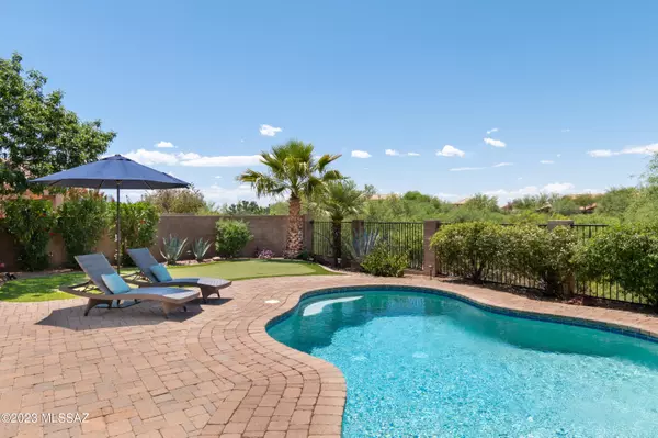 13039 N Bellbird Drive, Oro Valley, AZ 85755