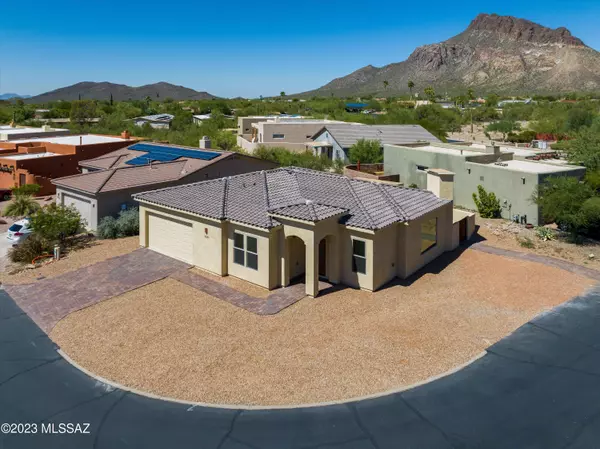 5620 W Triangle X Place, Tucson, AZ 85713