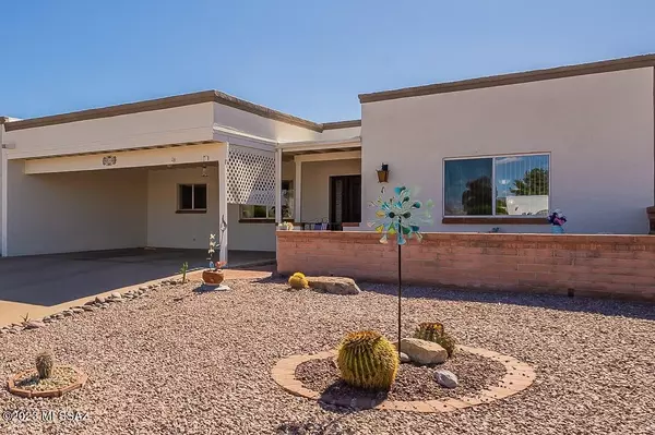 210 E Paseo De Golf, Green Valley, AZ 85614