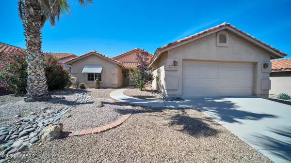 1020 W Rio Magdalena, Green Valley, AZ 85614