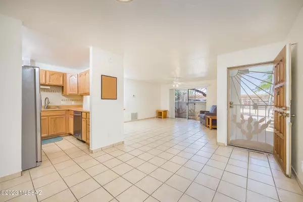 Tucson, AZ 85710,824 S Langley Avenue #104