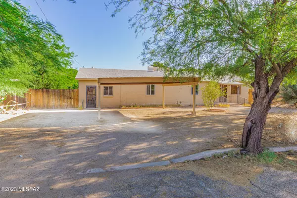 2551 E Lind Road,  Tucson,  AZ 85716