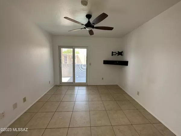 Tucson, AZ 85719,1810 E Blacklidge Drive #417