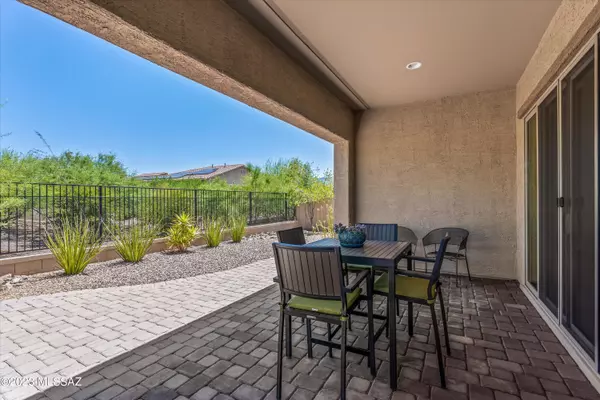 Oro Valley, AZ 85755,990 W Hesperaloe Court