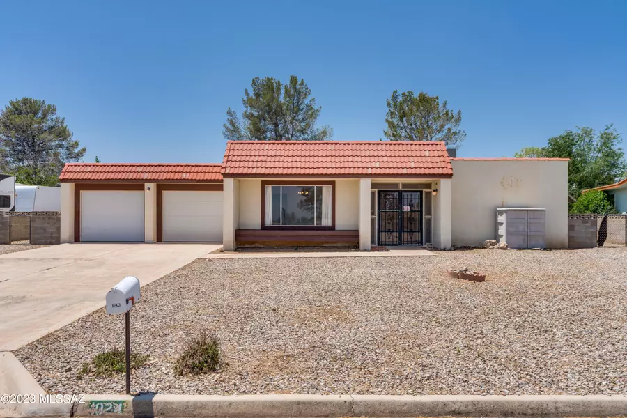 1024 E Geneva Street, Pearce, AZ 85625