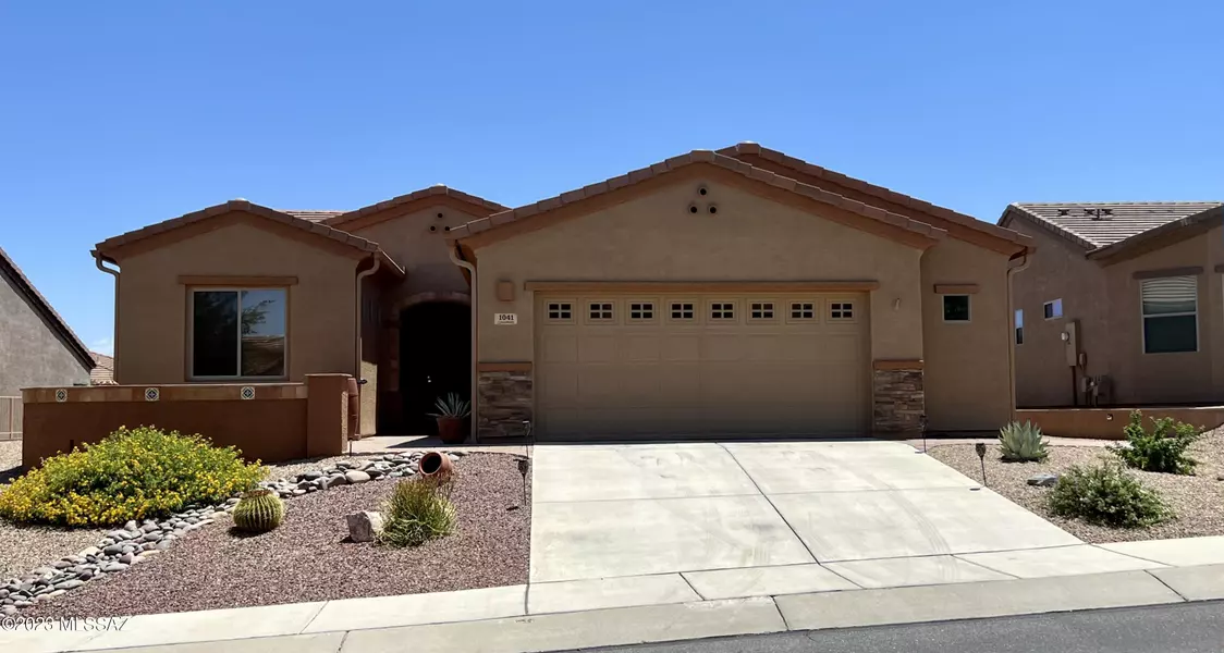 1041 W Bosch Drive, Green Valley, AZ 85614