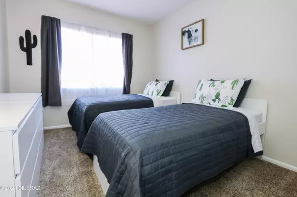 Tucson, AZ 85715,1979 N Camino Serna #D