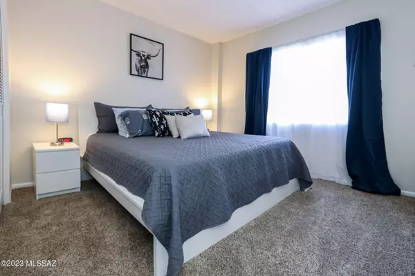 Tucson, AZ 85715,1979 N Camino Serna #D