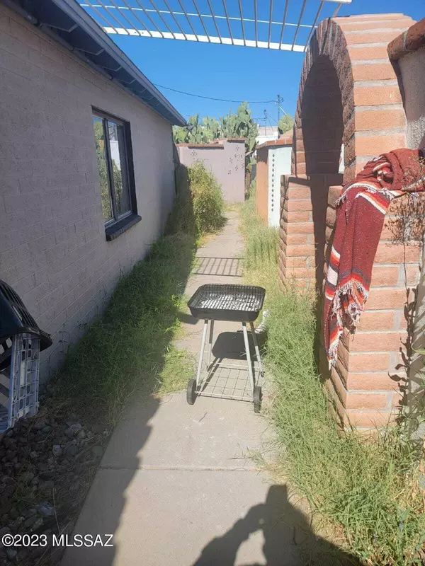 Tucson, AZ 85712,3966 E Pima Street