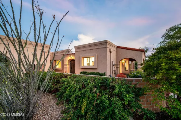 Discover the Splendor of 6870 Via Colorada: Your Dream Home in Tucson