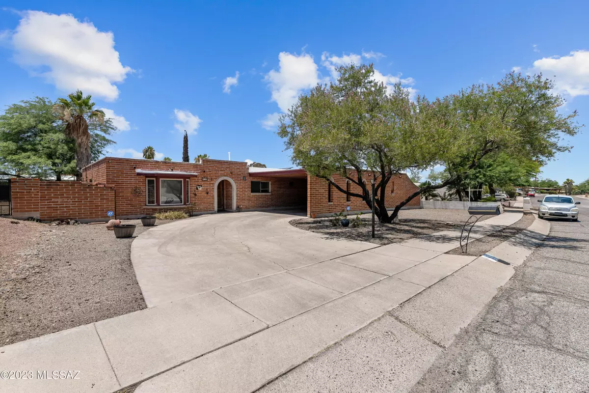 Tucson, AZ 85710,650 S Woodstock Drive