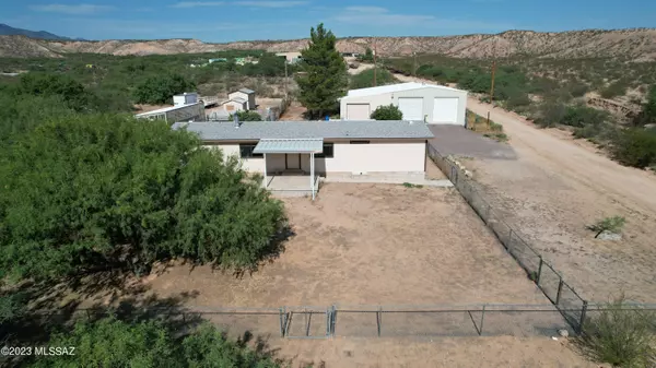 241 E Cowgirl Way, Benson, AZ 85602