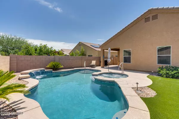 155 E Calle Trona, Green Valley, AZ 85614