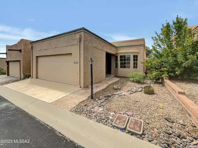 561 W Parkwood Court, Green Valley, AZ 85614