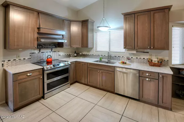 9671 E Banbridge Street, Tucson, AZ 85747