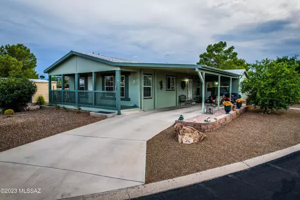 225 W Pinon Drive, Green Valley, AZ 85614