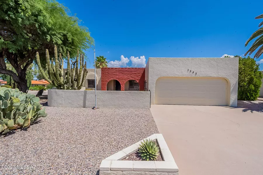 1342 N Paseo Del Cervato, Green Valley, AZ 85614