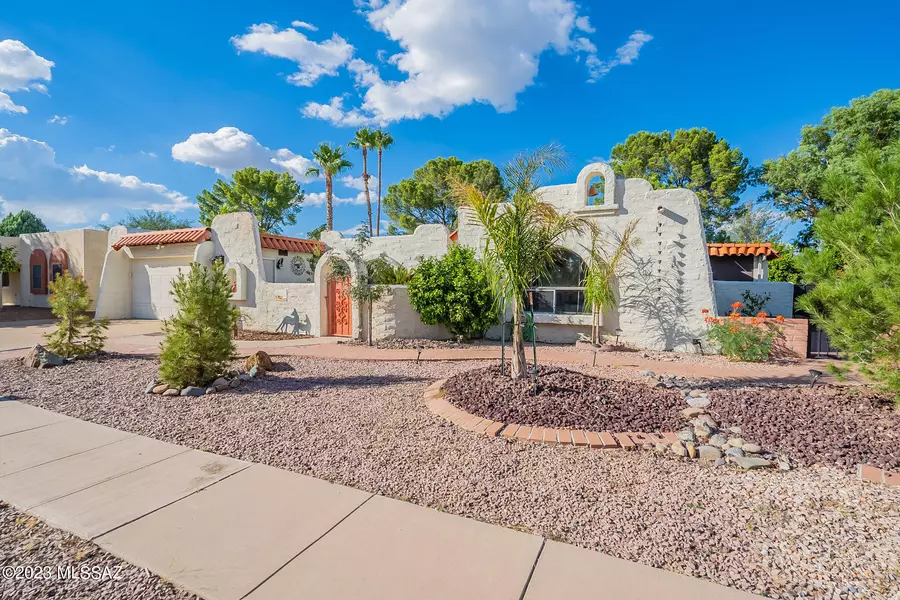 421 E Via Cortes, Green Valley, AZ 85614