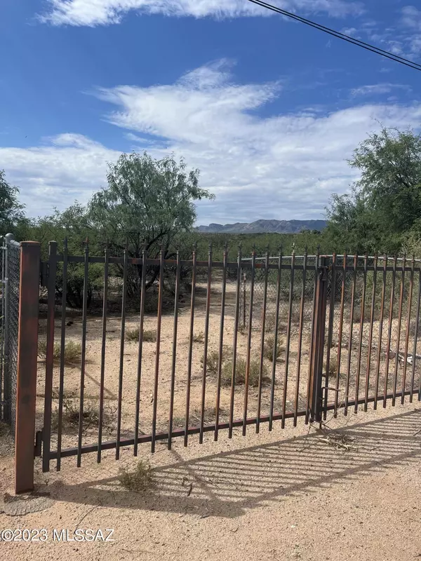 11.69 AC E Silverwood Lane #--, Benson, AZ 85602