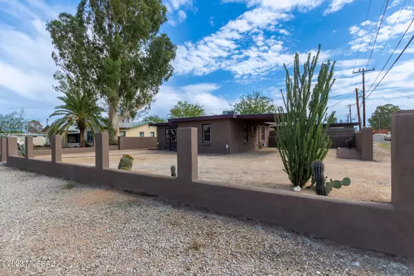 3702 E Seneca Street, Tucson, AZ 85716