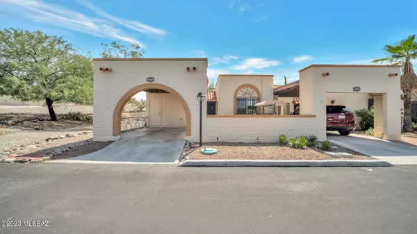 1043 W Calle Alhambra, Green Valley, AZ 85622