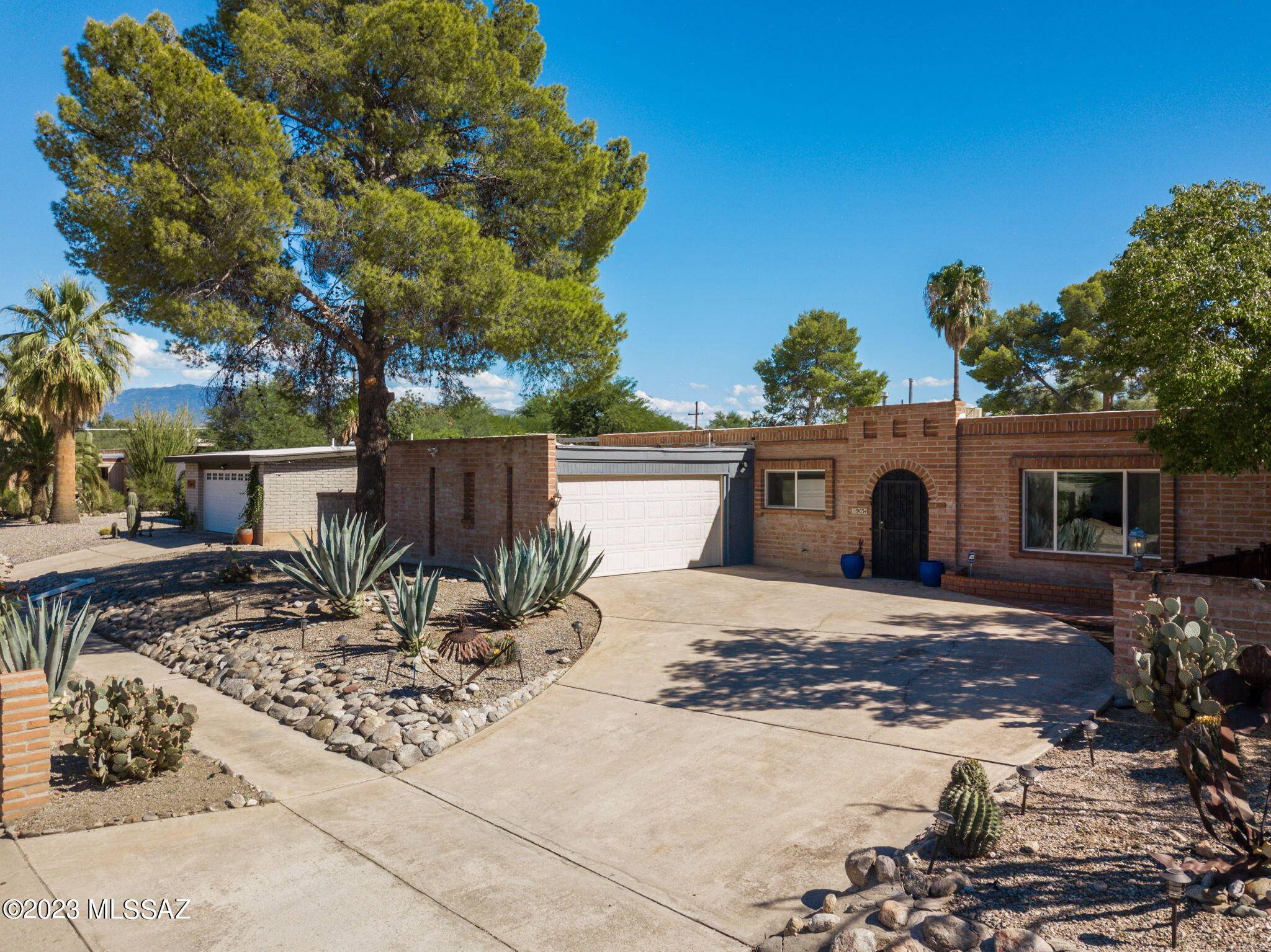 9034 E Lee Street, Tucson, AZ 85715