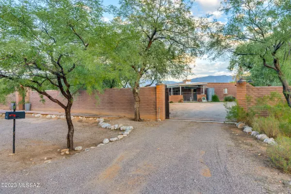 2874 N Longhorn Drive, Tucson, AZ 85749