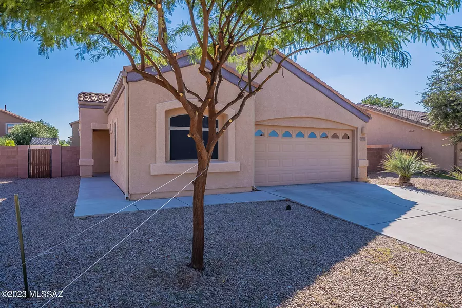 950 E Madera Estates Lane, Sahuarita, AZ 85629