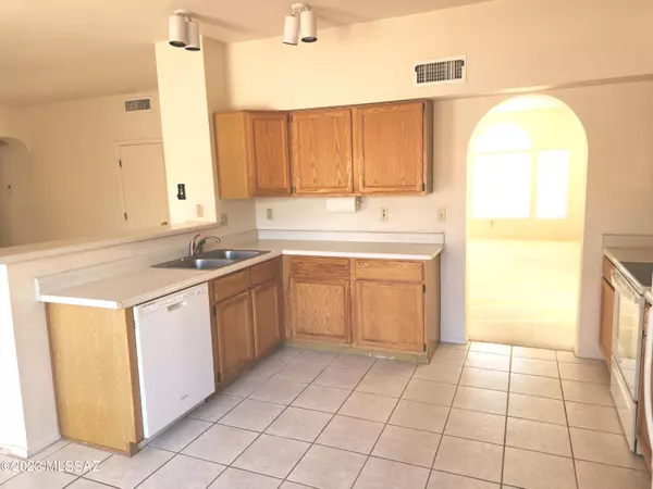 Tucson, AZ 85742,9413 N Warbler Place