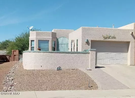 235 N Running Spring Drive, Green Valley, AZ 85614