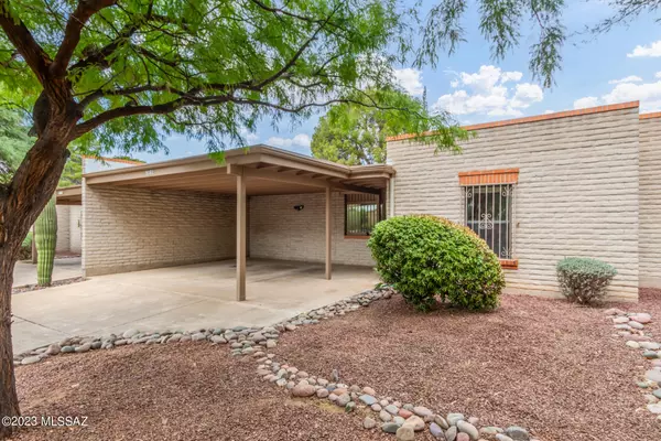 8161 E Renaud Lane, Tucson, AZ 85710